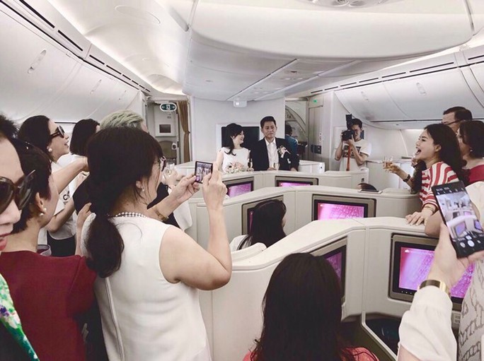 đám cưới trên máy bay