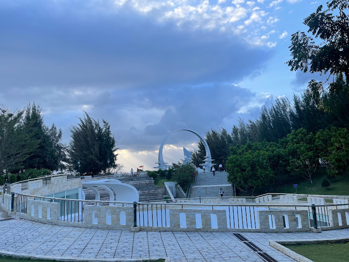 Tuong dai tuong niem Gac Ma Cam Lam 2