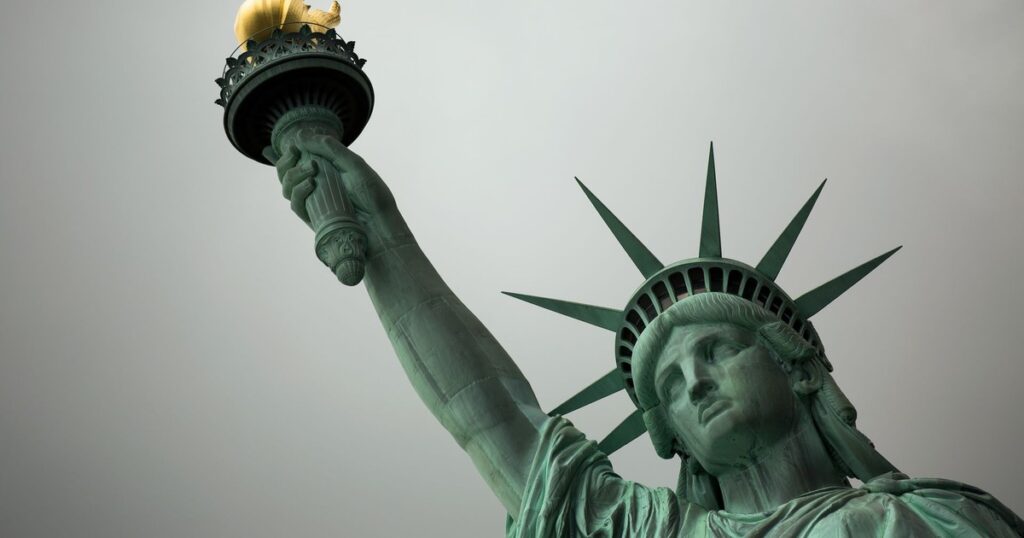 Đòn thuế của ông Trump giáng mạnh vào du lịch Mỹ